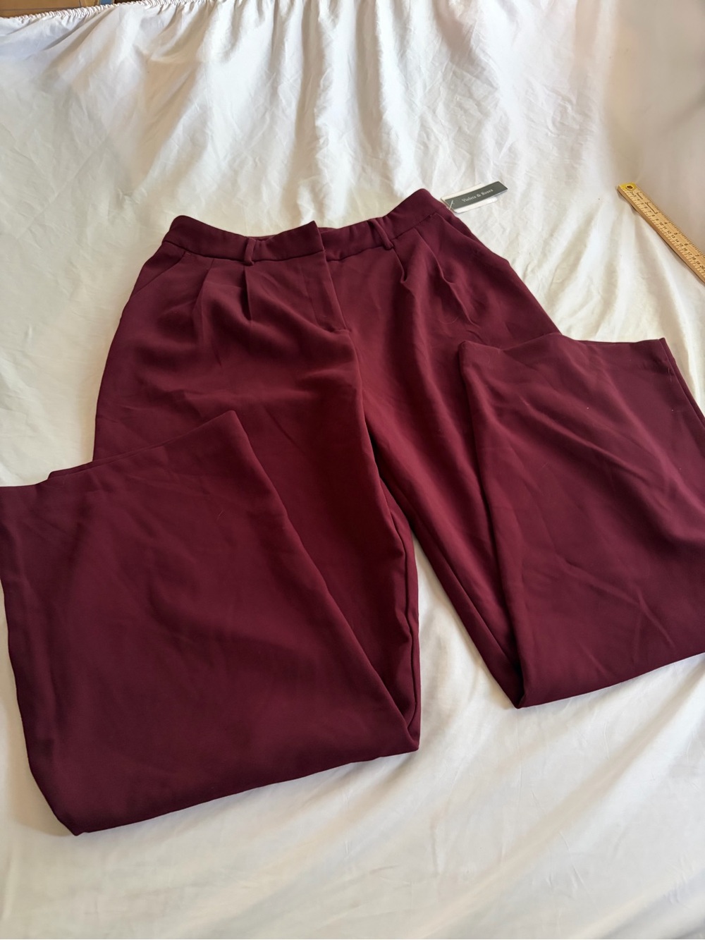 violet & Roses Wide Leg Pull-On Pants in Burgundy Size XL